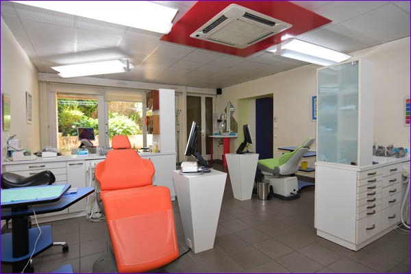 Salle-de-soins-enfants-2-cabinet-orthodontie-docteur-Tarot-Avignon-Vaucluse